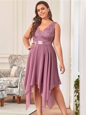 V-Neck Lace Bodice Handkerchief Hem Dress in Dusty Rose